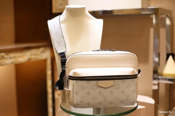 Vuitton Messenger Louis 0513